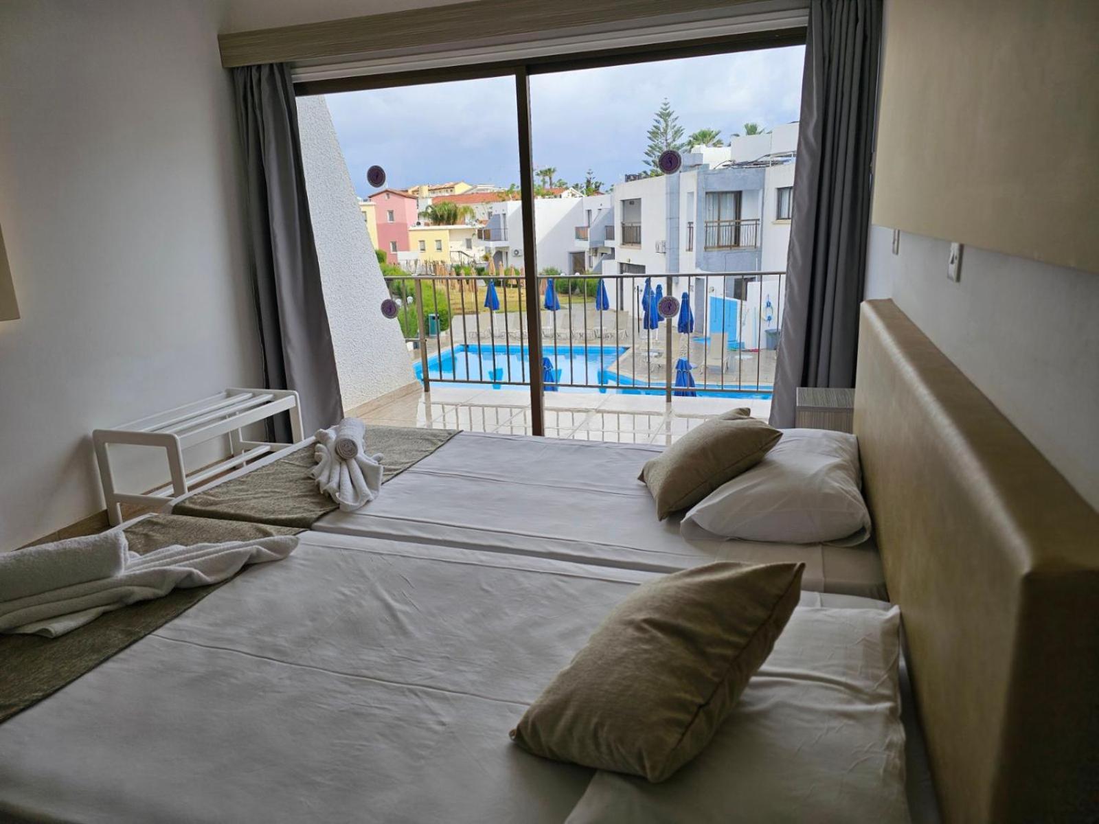 Penelope Beach Hotel Apts Protaras Exterior foto